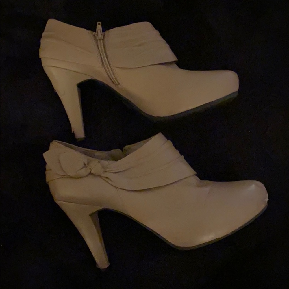 Tan heeled Booties